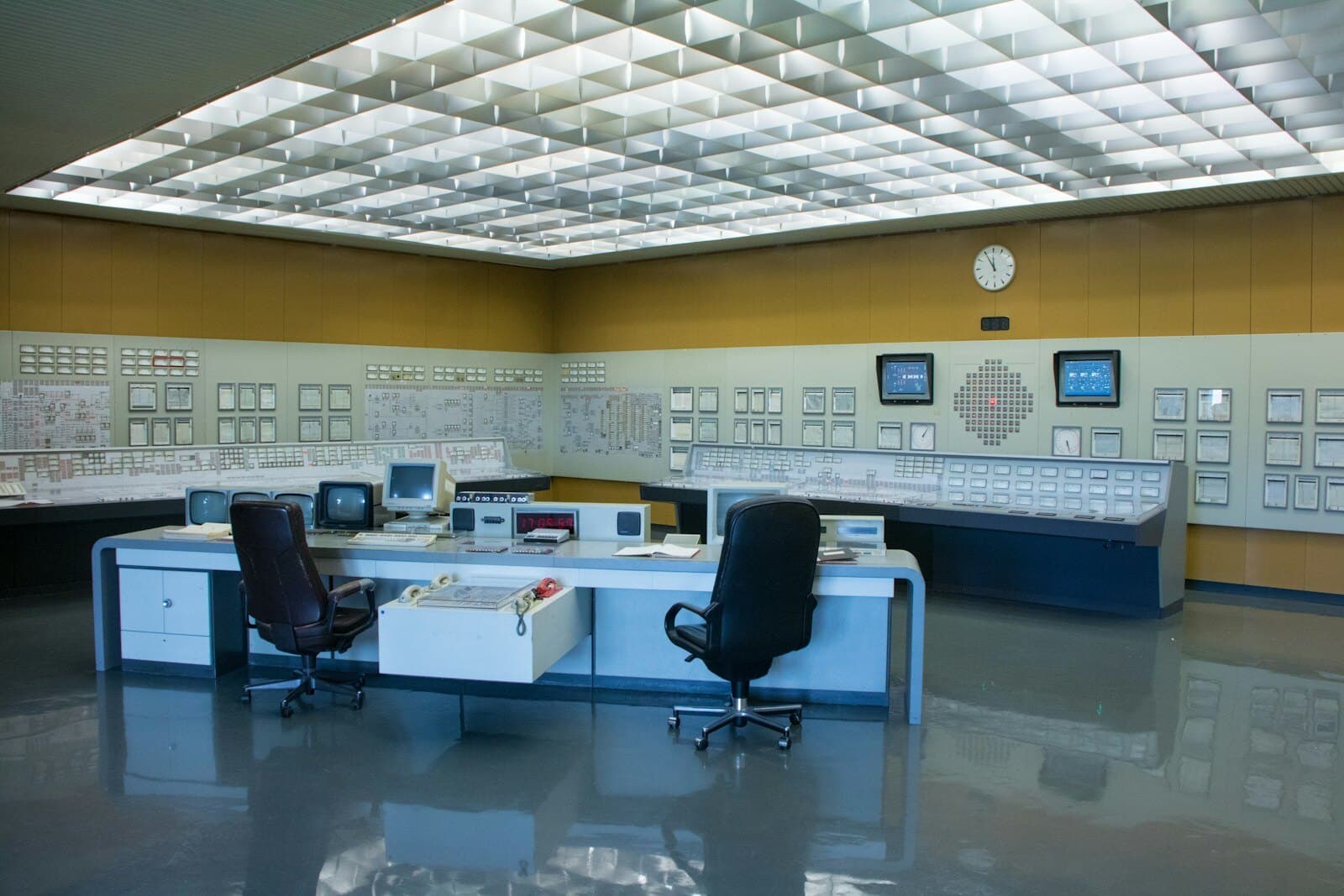 Central operations control room representing a unified building operations platform