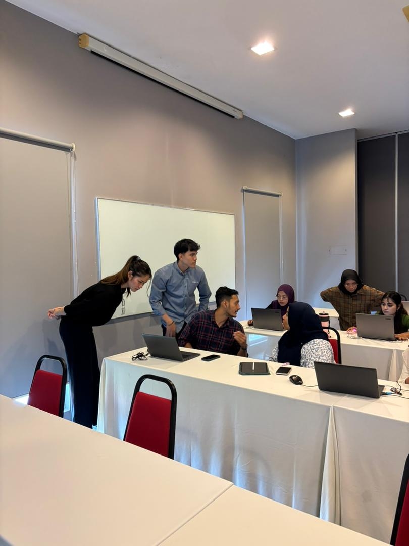 Training and user-acceptance testing of the GreenRE CRMS with GreenRE's team